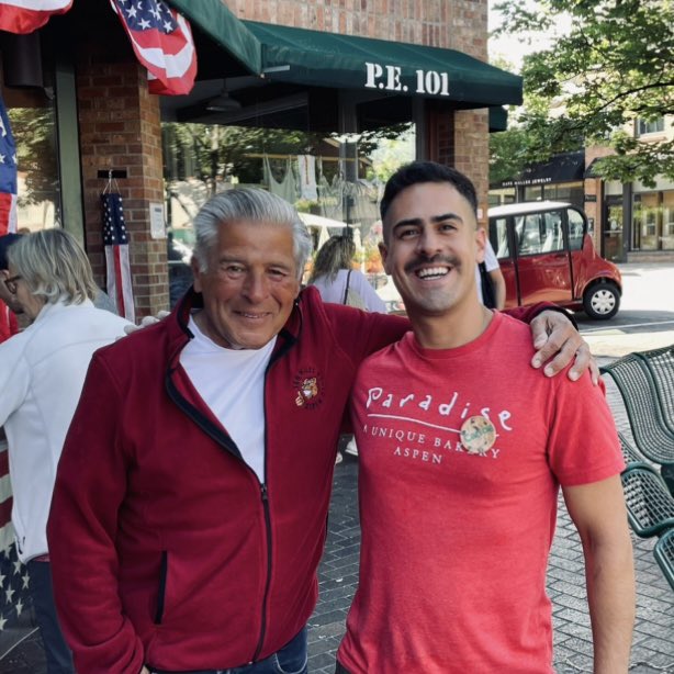 djcarlosvqz's tweet image. The only and real legend of the show: Ed Razek #VsFashionShow #VSFS