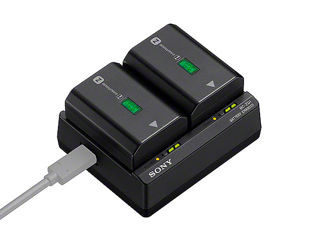 tenin_sato's tweet photo. 2個同時に急速充電するバッテリーチャージャー『BC-ZD1』 & 外部電源からカメラに直接給電するDCカプラー『DC-C1』発表 10月22日10時ソニーストアにて予約開始! | https://t.co/xQpIy5uJst
#SONY #BCZD1 #DCC1 #SonyAlpha #ミラーレス一眼 #ソニーストア https://t.co/FXh81p84oE