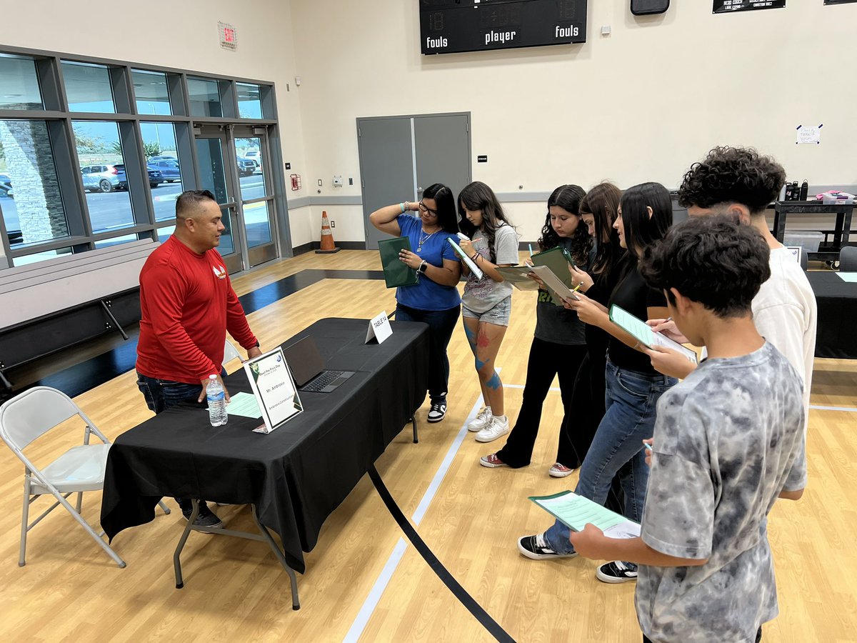 Meet the Pro’s Day 2024! Grateful for community professionals supporting our 8th grade students on their IB Community Project journey. #ibmyp #ibcommunityprojects #SCIAleadstheway #BurtonExperience <a href="/SCIABEARS/">SCIA</a> <a href="/IBinBSD/">BSD International Baccalaureate</a>