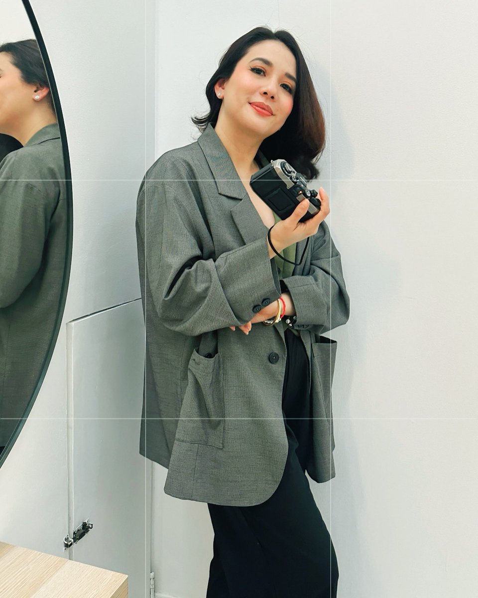 TeamYaRylleOfc's tweet image. Flawlessly stunning, @anakarylle ! You are the epitome of perfect beauty. ✨

#Karylle #OOTDmomukhamo #AlwaysBeautiful