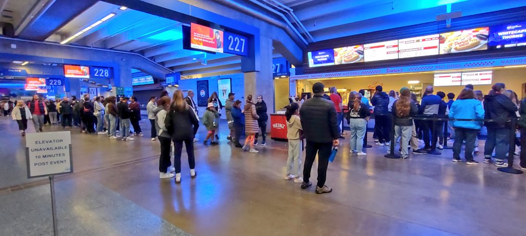 With most of the concession stalls closed tonight, lineups are going far, far further than my phone camera can demonstrate as the second half starts. On a "first game night" for a lot of young fans, what an excellent way to grow the game. #vwfc <a href="/WhitecapsFC/">Vancouver Whitecaps FC</a> <a href="/bcplace/">BC Place</a>  👏🙄