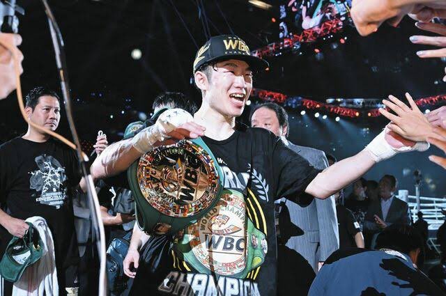 寺地拳四朗

デビュー当初から将来を嘱望され、わずか10戦で世界王座を獲得するも井上尚弥、村田諒太などの影に隠れ、録画放送や長い間メインを張ることが出来ない期間を作るが、実績を重ね続け『Prime Video Boxing』というビックイベントで最多の4度メインを務めるボクサーになったのカッコ良すぎる