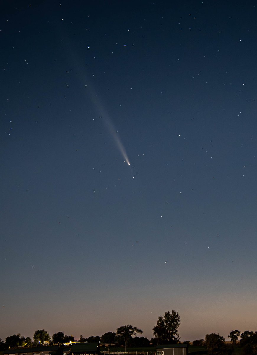 WxCjs's tweet image. Couple stills of Comet Tsushinchan-ATLAS over Southern Iowa tonight! 

#iawx @NWSDesMoines
