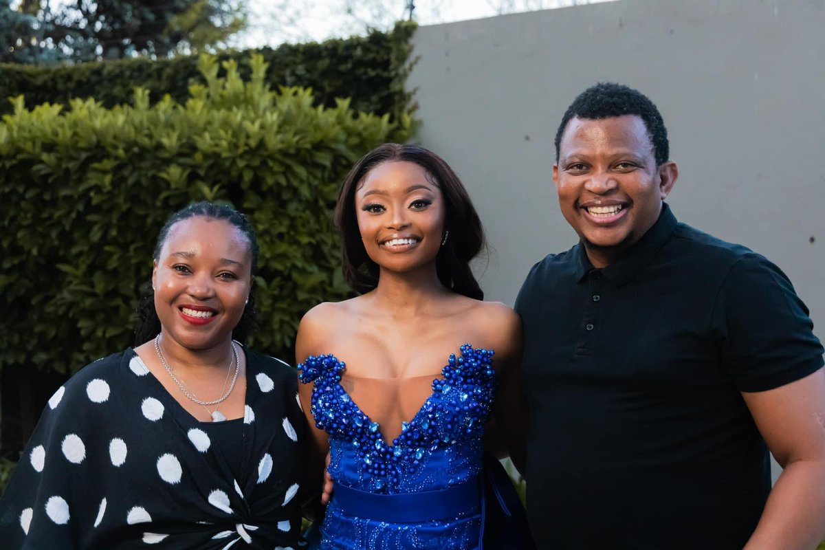 LoratoTshenkeng's tweet photo. Just the other day, our Head Girl, Reabetswe-Neo, was having a blast at the Matric Dance💃🏽 🕺🏾👠.
Today, Motshweneng is sitting for her first matric exam.🥹
We’re very excited for her and believe that she will #DoBest to make herself and all of us proud.
Here’s to the #ClassOf2024
All the best and strength to the parents and guardians supporting the matriculants.
We keep praying for the young lads and holding space for them as they prepare and write their exams.
#ModimoOLorato bosigo le motshegare.🙌🏾