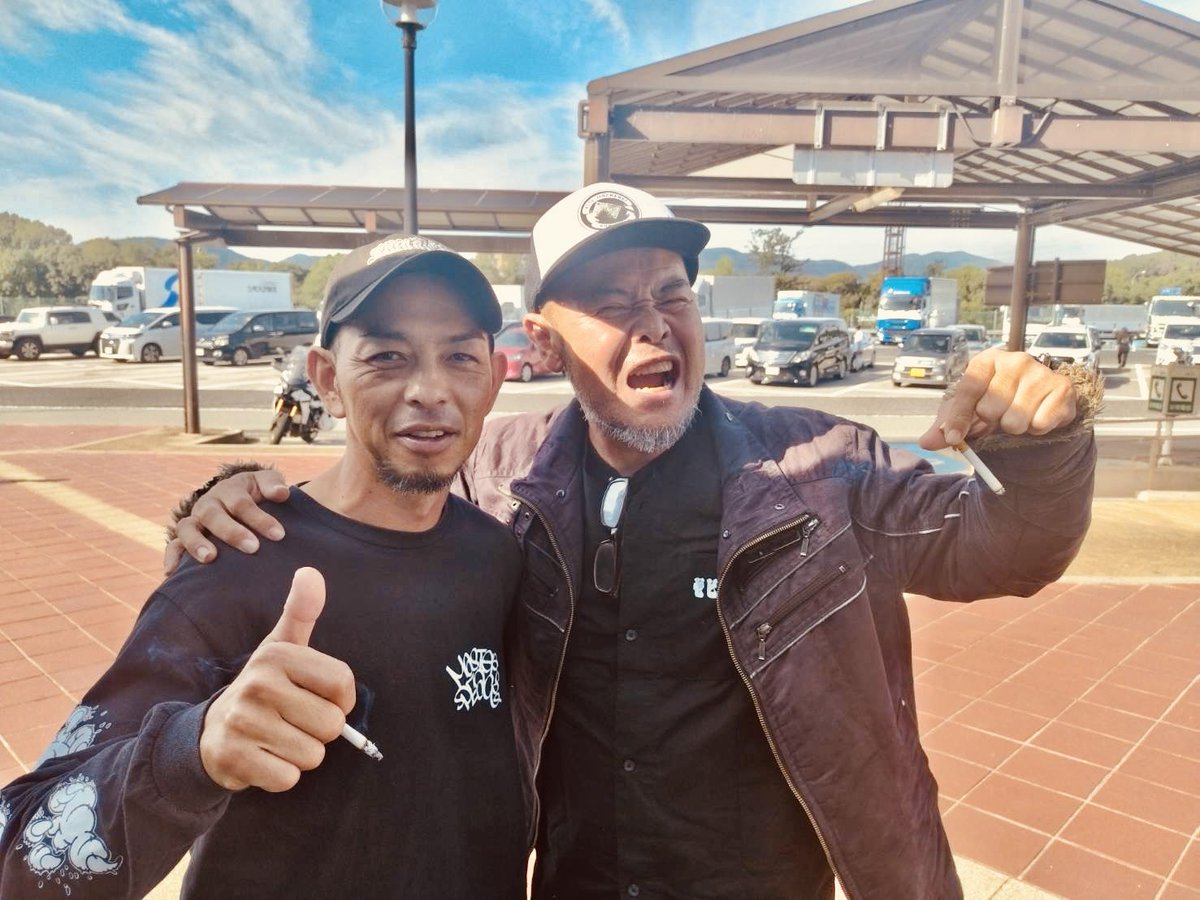 GuyOrigin's tweet photo. 大阪でCRIKEY CREWの出演後、岡山に向かうミツキと竜野西SAで偶然の再会^_^
次回会うのは
12月21日岡山
ORIGIN OF Mで!
#crikeycrew
#originofm
#masterpeace https://t.co/2pdwIepLLZ