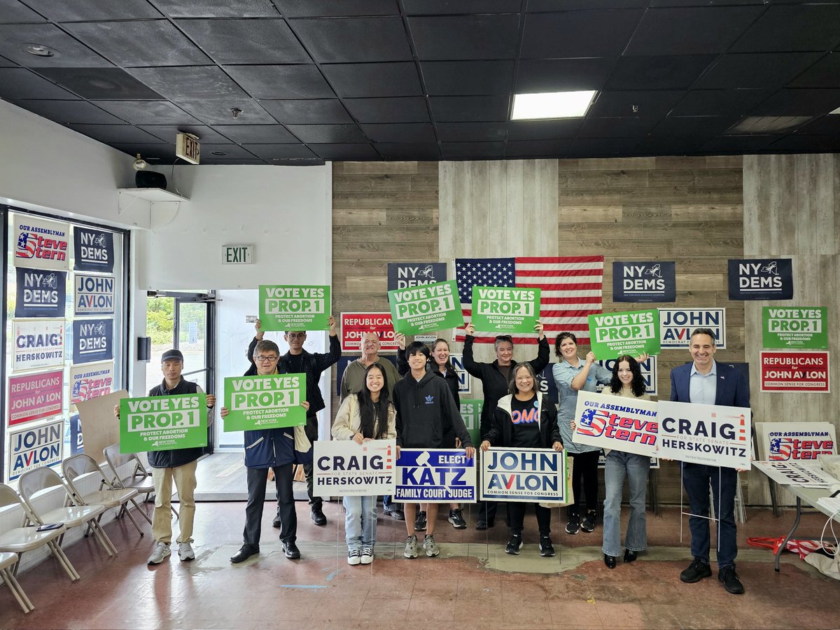 mariteskaufer's tweet photo. Great convos today with voters in NY-1 about Democratic candidates up &amp; down the ballot + the importance of voting #YesOnProp1.
 
#HarrisWalz2024🌴🥥 #YesOnProp1 #BlueWave2024🌊 #QueensBlueBus🚌 #QueensBlueCrew💙🇺🇸 https://t.co/Epur7GmXYp