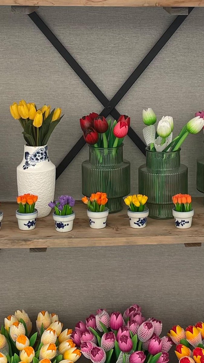 ___Kamer's tweet photo. Eğer bir gün aşık olursan, 
senin en sevdiğin çiçeği
ve çayını nasıl içtiğini
bilmek isteyen birine aşık ol…
🫶🏻☕️💐✨️ https://t.co/yyvmYbNqt1