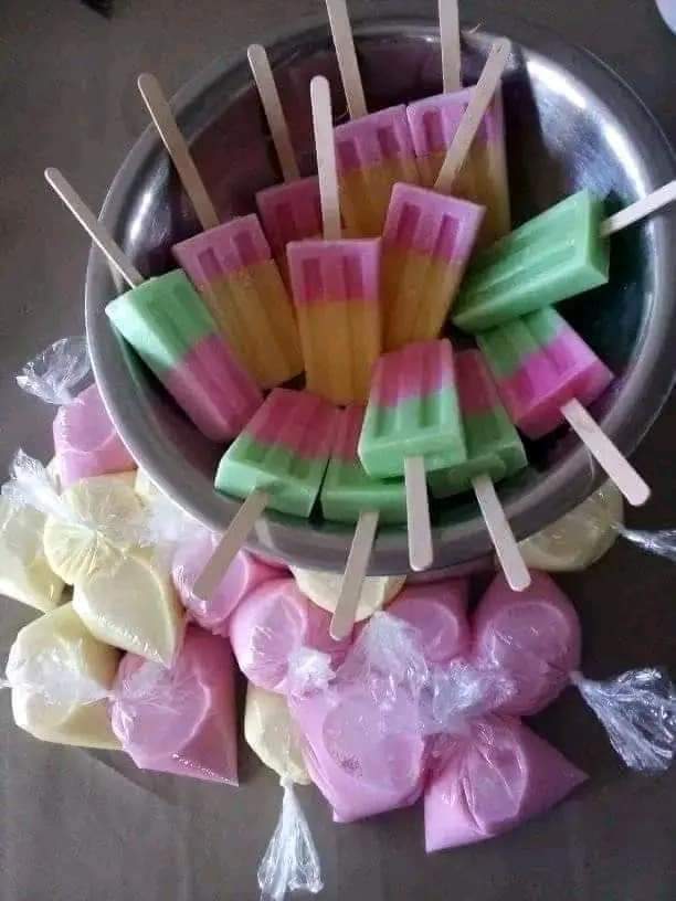 To unemployed mom's or mommies trying to make an extra income.

Here is what you can do to make extra cash 👇

Ingredients
*1.7L Boiled water 
* 1'Cup Ellis Brown
*1 Cup White Sugar
*3 Drops Food colouring
*3 Drops Vanilla essence

Method
In an empty bowl pour your boiled water