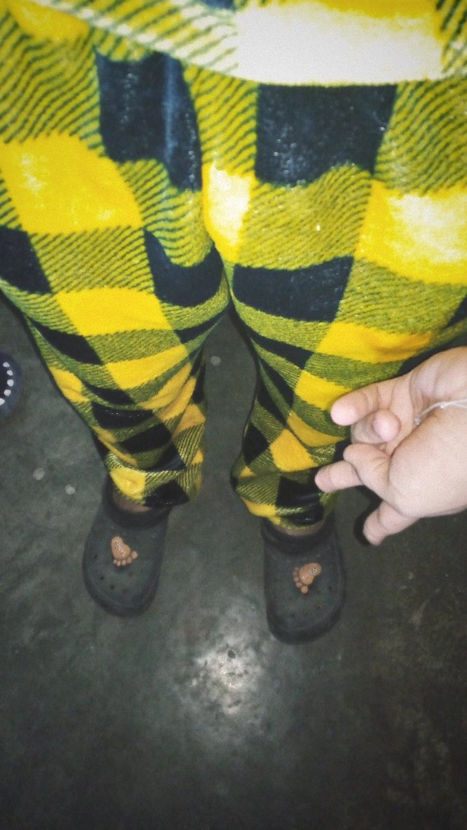 johan30289's tweet photo. Probando la Nueva Pijama 😴🔥
#caliente #pijama #paja https://t.co/SjLKYgNaak