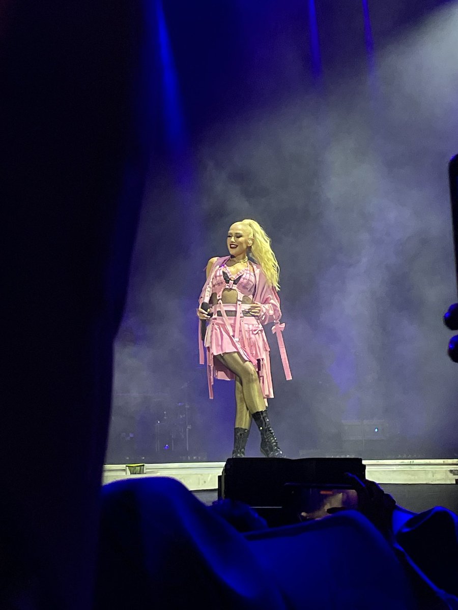 dany_cruton's tweet photo. Te amo @gwenstefani ❤️❤️❤️❤️❤️
Gracias por tan increíble noche😻🥹
#gwenstefani @heinekenliveout #liveout https://t.co/U7vsNCV3hw