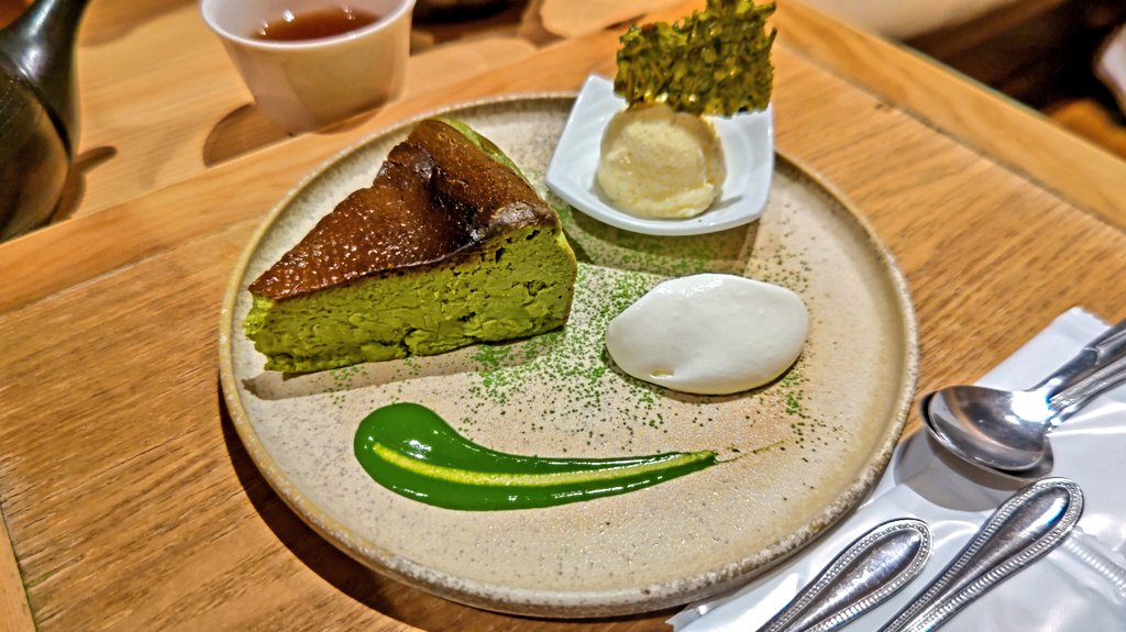 A_YSK00's tweet photo. ケーキ美味しいねぇ https://t.co/WtPKx5GEGA