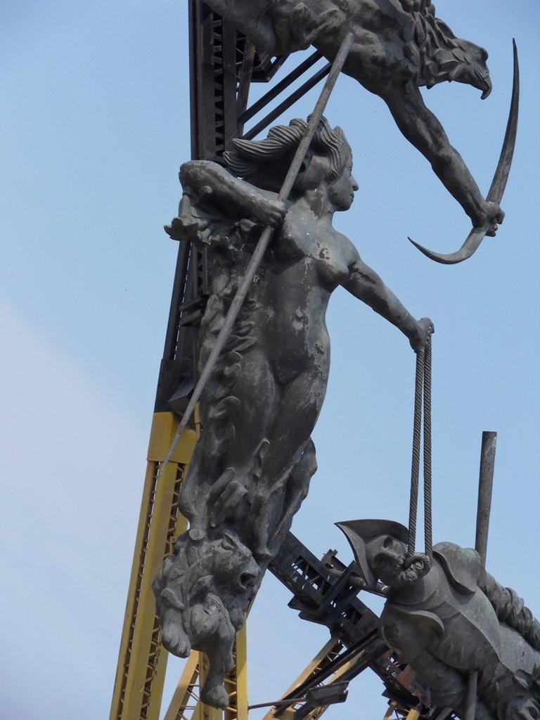 seamless20's tweet photo. @AlexFebrero_ Monumento en Neiva a La Cacica Gaitana "Guaitipán" de la nación Yalcona vengando la muerte de su hijo Timanco a manos de Pedro de Añasco por órdenes del conquistador Sebastián de Belalcázar en 1538. Sur del Huila, Colombia. https://t.co/W6KMUqREmZ https://t.co/HlInvMgn92