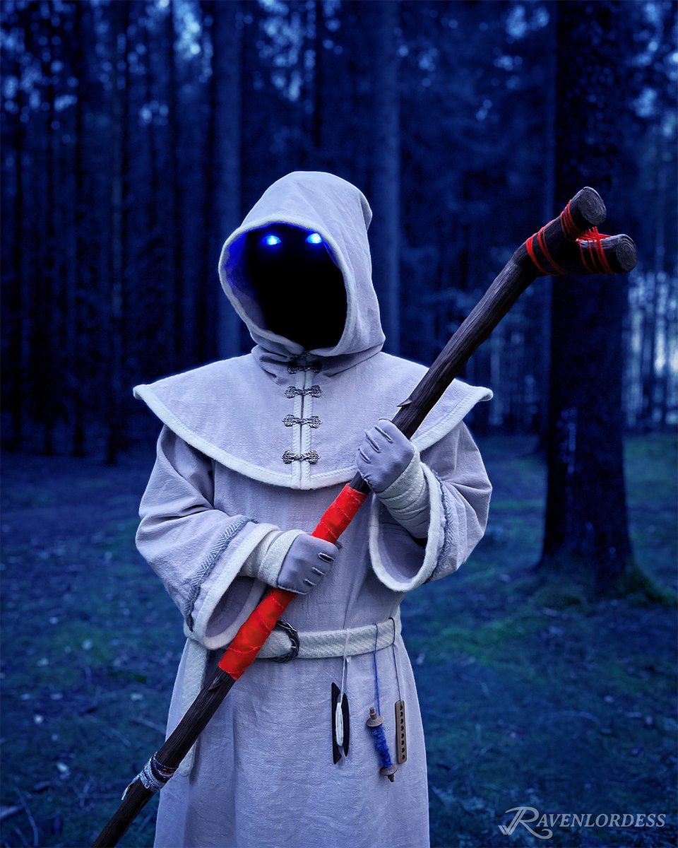 “If we can’t stop the chaos, what CAN we do?”

Here’s another photo of my Bobbin Threadbare cosplay from Loom. It was my 12th costume from an Amiga game and my 13th retro game cosplay in general. More will follow.

Photo by void256, editing by me.

#Amiga #retrogames #cosplay