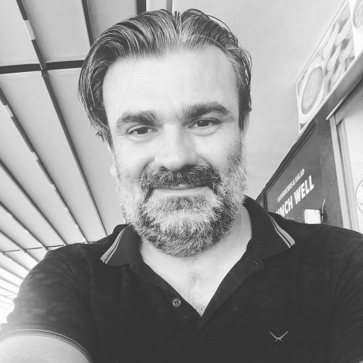 Zaman, bir gece yarısı durmuşken 
Bu akıp giden ne?

Sensiz 2 yıl…