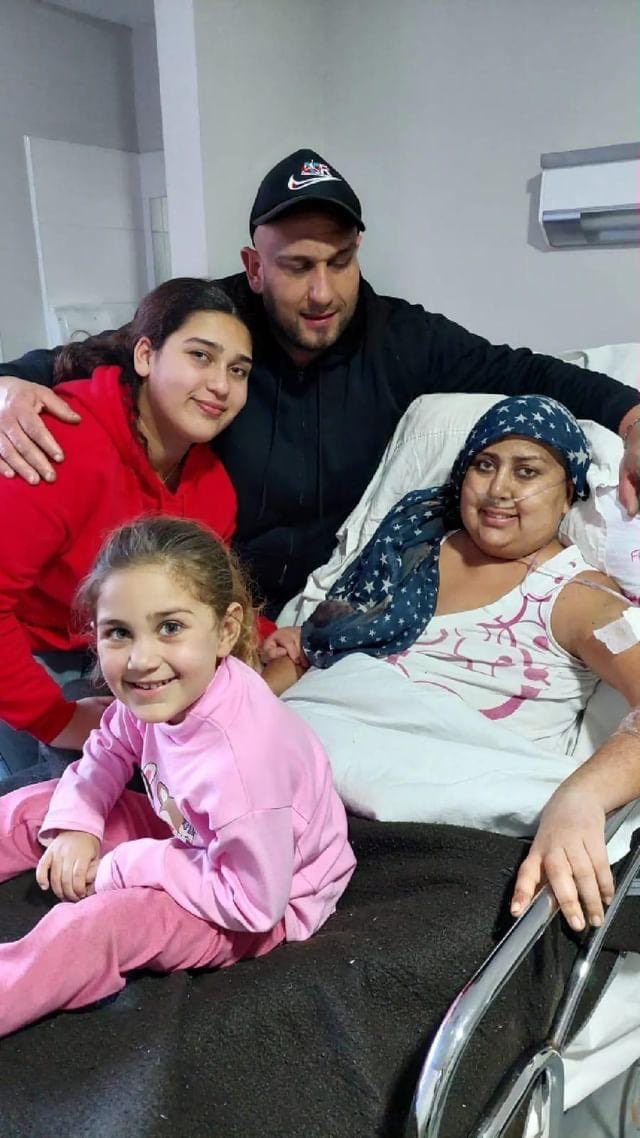 LaPlagaErbakera's tweet photo. Antes de que esto sucediera, le pedía a su hermana que por favor cuidara de sus dos hijas. 

El objetivo ahora de Flor es ir junto con Morena, (una de las hijas), a ver a la banda que su madre tanto amaba. https://t.co/oBUDUvlNM2