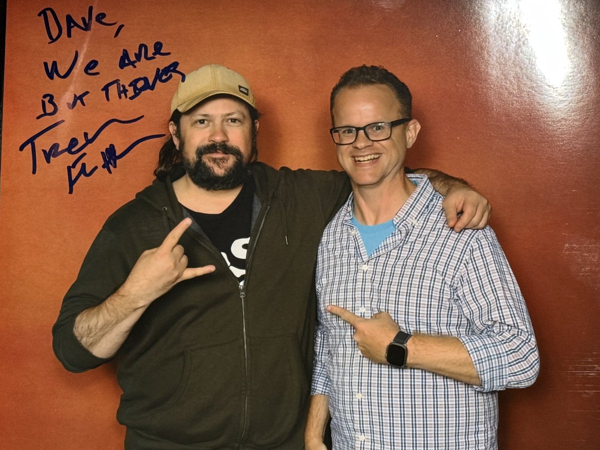 TheMadDogDave's tweet photo. Had so much fun at @ChronicCon4real this weekend! Thanks @ThatKevinSmith, @genirodriguez @BrianCOHalloran, @ThatClerksGirl, and #trevorfehrman for the photos and autographs! It was great talking with you all for a few minutes as well. https://t.co/1mnMgXRaI5