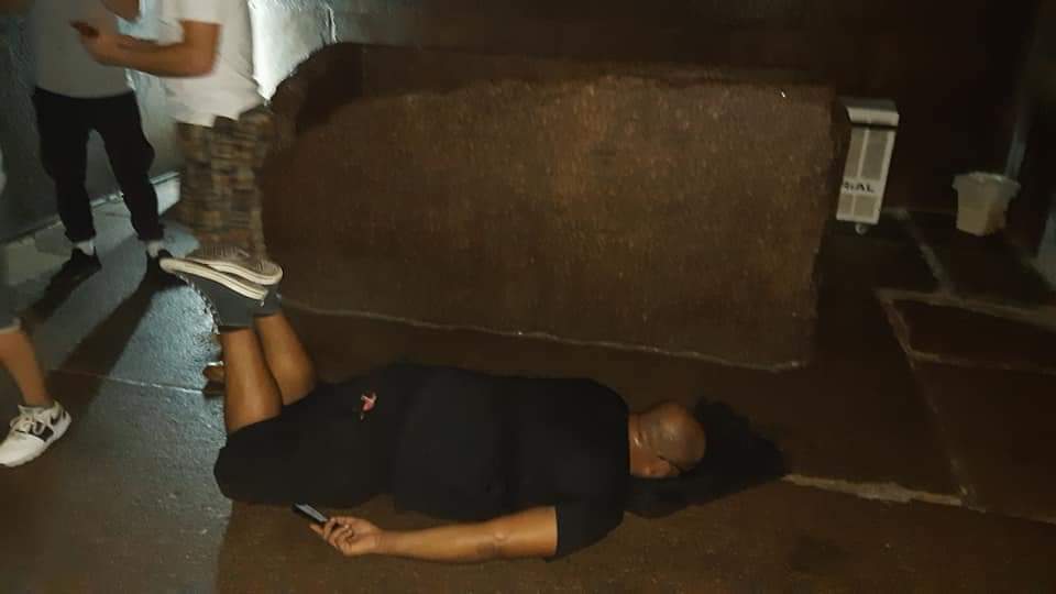 andregabeh's tweet image. Há exatos cinco anos eu fazia uma oferenda dentro da Grande Pirâmide de  Quéops.

Quando soube que iria  pro Egito eu quase surtei. Egito era o único lugar desse mundo que eu tinha certeza que visitaria um dia e quando soube que isso, finalmente, iria acontecer quase enlouqueci.…