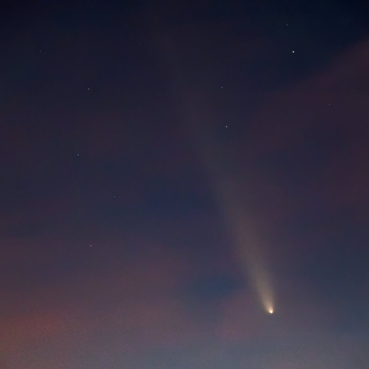 jwarvely's tweet photo. Comet Tsuchinshan-ATLAS was a pretty sight over Eagle Creek Reservoir in Indy tonight!
#comet #indy #eaglecreekreservoir https://t.co/uhvKkUhVEl