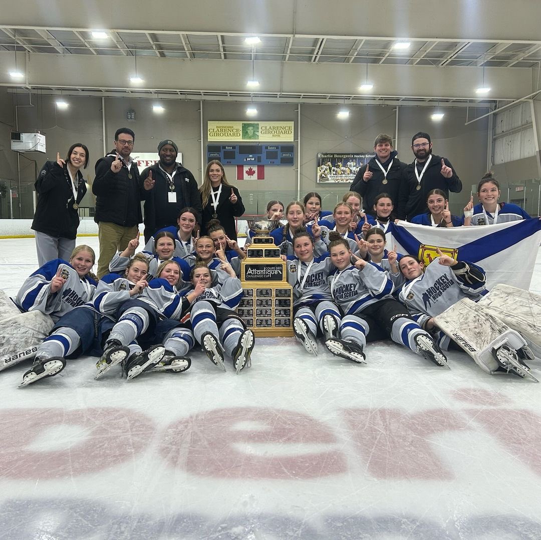 HockeyNS's tweet image. ATLANTIC GOLD 🌊🥇 

Congratulations to our U16 girls on a 4-3 overtime win over Team PEI in the championship game to capture gold at the Atlantic Challenge Cup in Moncton! 🏆 

What a finish. 🎬 

@AtlChallengeCup | #nsproud