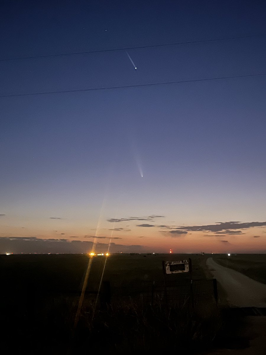 <a href="/TxStormChasers/">Texas Storm Chasers ⚡</a> getting to see the comet in the Texas panhandle. West of Pampa.