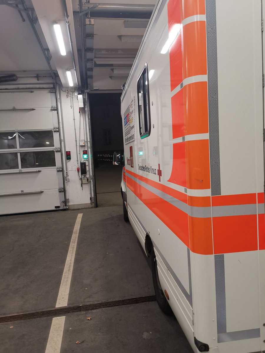 Rettungssanitt1's tweet photo. 🎼🎵Drogenintox in der Nacht,
und es hat PiepPiep gemacht🎶
02:02 Uhr
Aufgrund starker Nebenwirkungen nach ausschweifendem Amphetaminkonsum, durfte ein junger Mann mit uns ins nächstgelegene Klinikum reisen.
Jetzt ists 3:10 & ich versuche das mit dem Schlafen erneut.
#status3 https://t.co/Dpg8RTH8wM