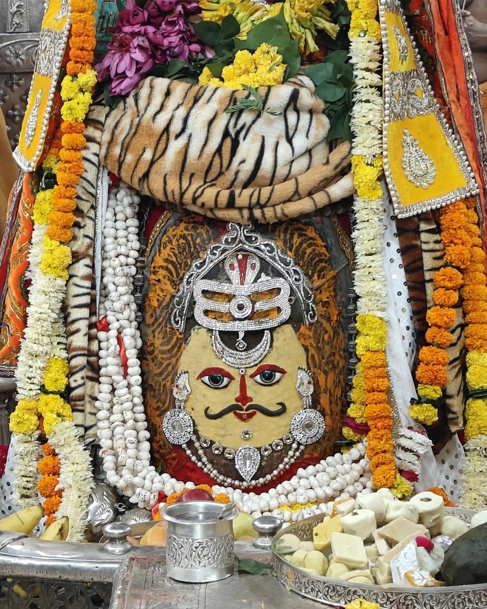 12Jyotirling's tweet photo. श्री महाकालेश्वर ज्योतिर्लिंग जी के आज के भस्म आरती श्रृंगार दिव्य दर्शन 14.10.2024 https://t.co/J25ahj4JGh