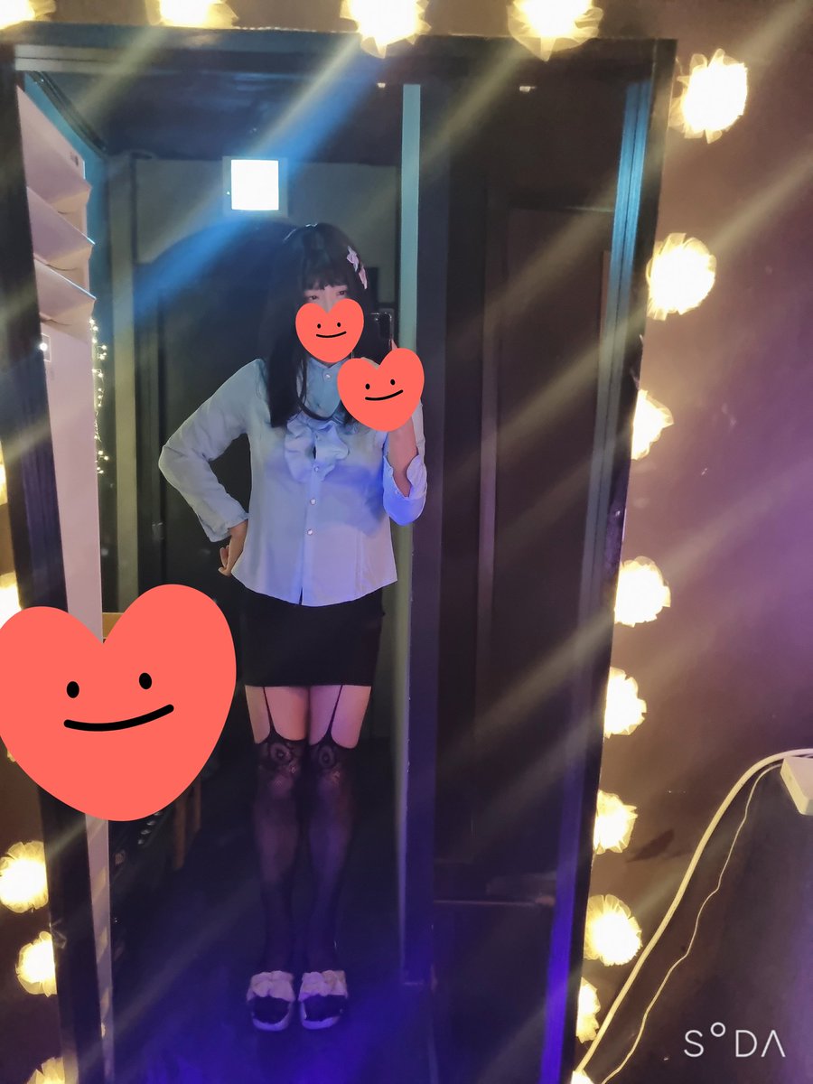 모르는 사람의 모르는 이야기
모르는 사람의 아는 이야기
아는 사람의 모르는 이야기
아는 사람의 아는 이야기

이야기들이 쌓여 곱씹는 맛이 있어요. 오히려 대화 하는 시간이 짧게 느껴져 안타깝기도 하구요. 사람들과 조금이나마 더 깊은 이야기를 해보고 싶은 생각이 더욱 드는 요즘이에요.😆