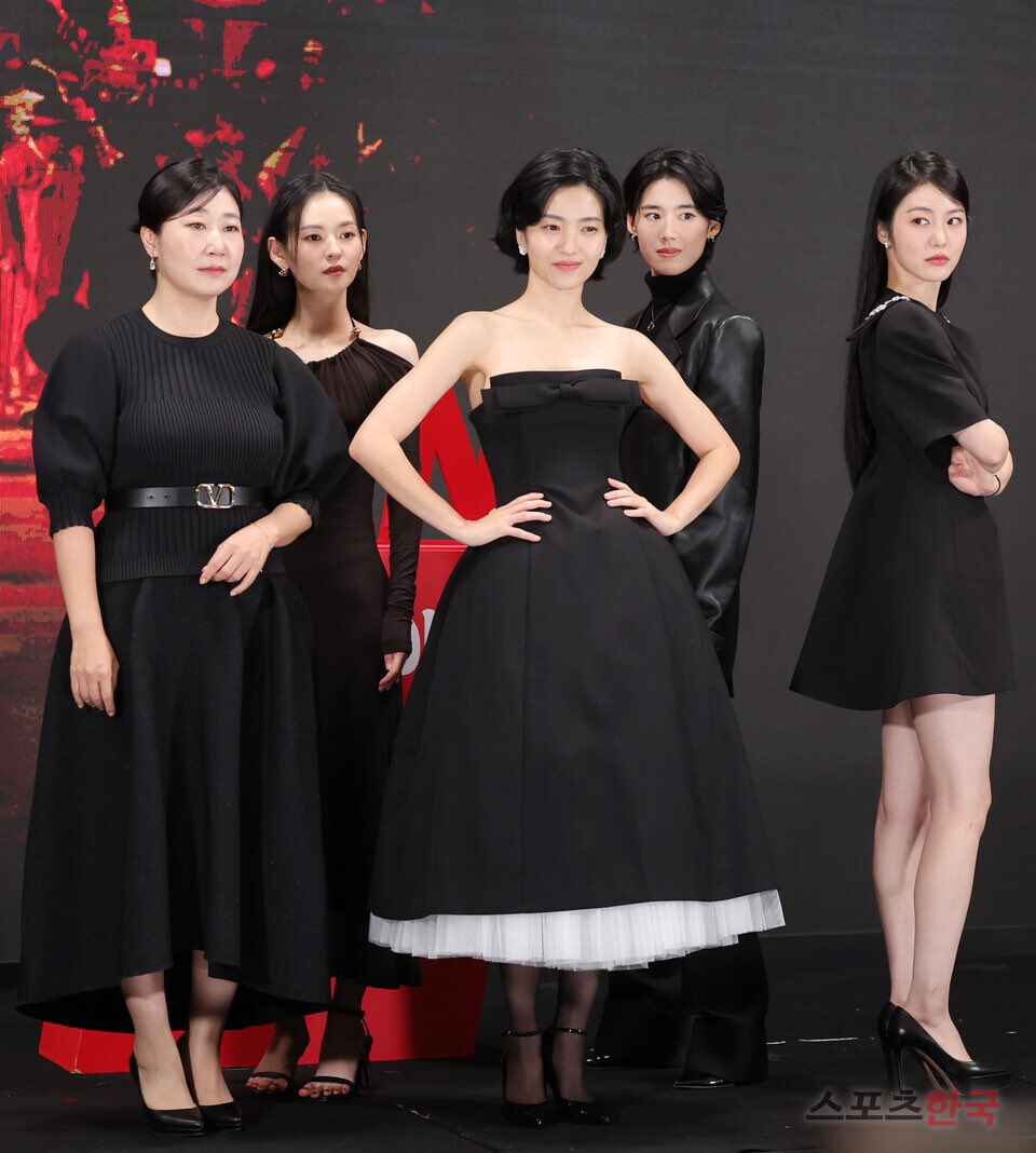 taeri_yeosin's tweet photo. From Women, By Women and For Women only!!!

Jeong Nyeon, The Star is Born https://t.co/w9GHeRiB0O