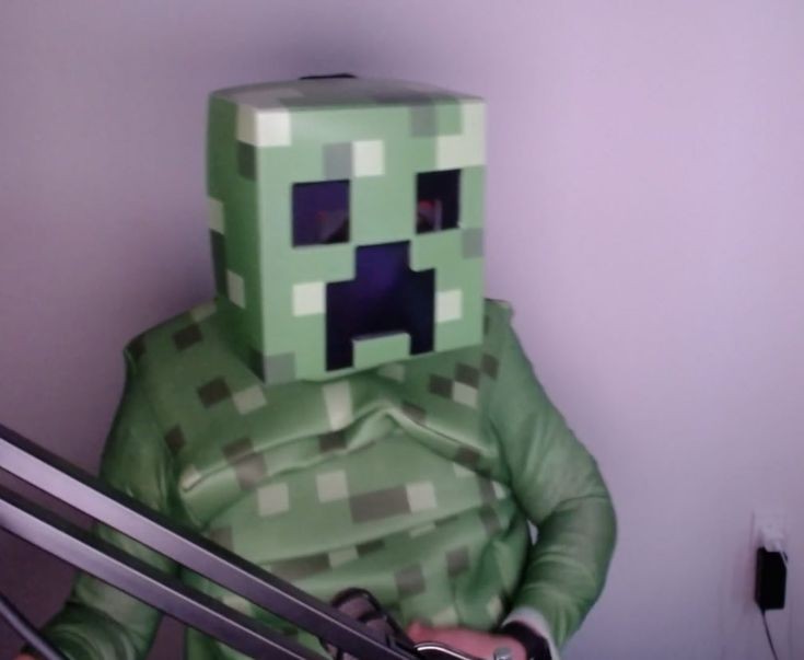 megumii_mr's tweet photo. x: "oye we se canceló la fiesta de disfraces"

Yo: https://t.co/rzTlJidVga