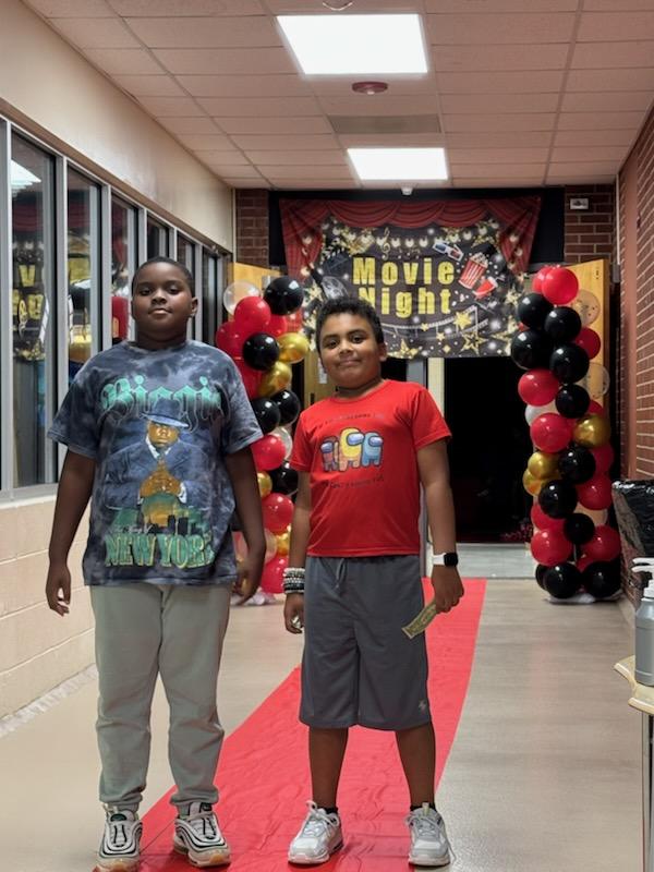 Central_ElemE4E's tweet photo. What a wonderful time! Thanks to the families that supported our Movie Night! https://t.co/fkQwBv53lZ