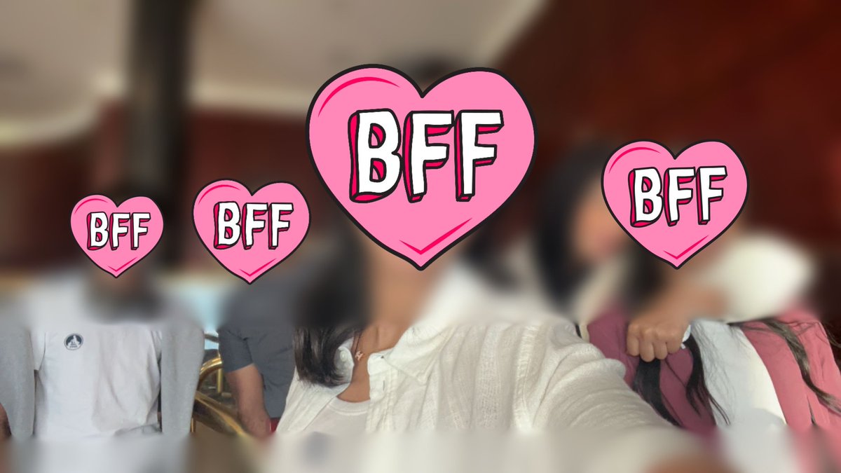 بعد طول انتظار واخيرا شوفتهم.
طلعت #أنغام_تجمعنا بالنسبالي مبقاش تريند  بقى واقع هي جمعتني بأطيب قلوب في الدنيا وعيلتي التانية اللي بقى ليها الجزء الأكبر في حياتي اللي هفضل فخورة انهم موجودين
اينعم كل واحد فينا في بلد مختلفة عن التانية ومكنتش اتخيل نتجمع بس القدر بيرتب من بعيد🤍