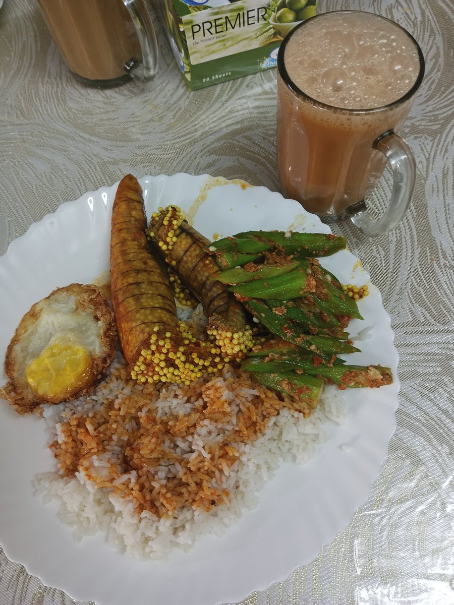ZuaLLiz's tweet photo. Sarapan semalam.

Bila makan telur ikan jenis ni, rasanya lebih suka telur yang lebih kecil.

#pg054189 #zuhairzainol https://t.co/HttB1Po8MM