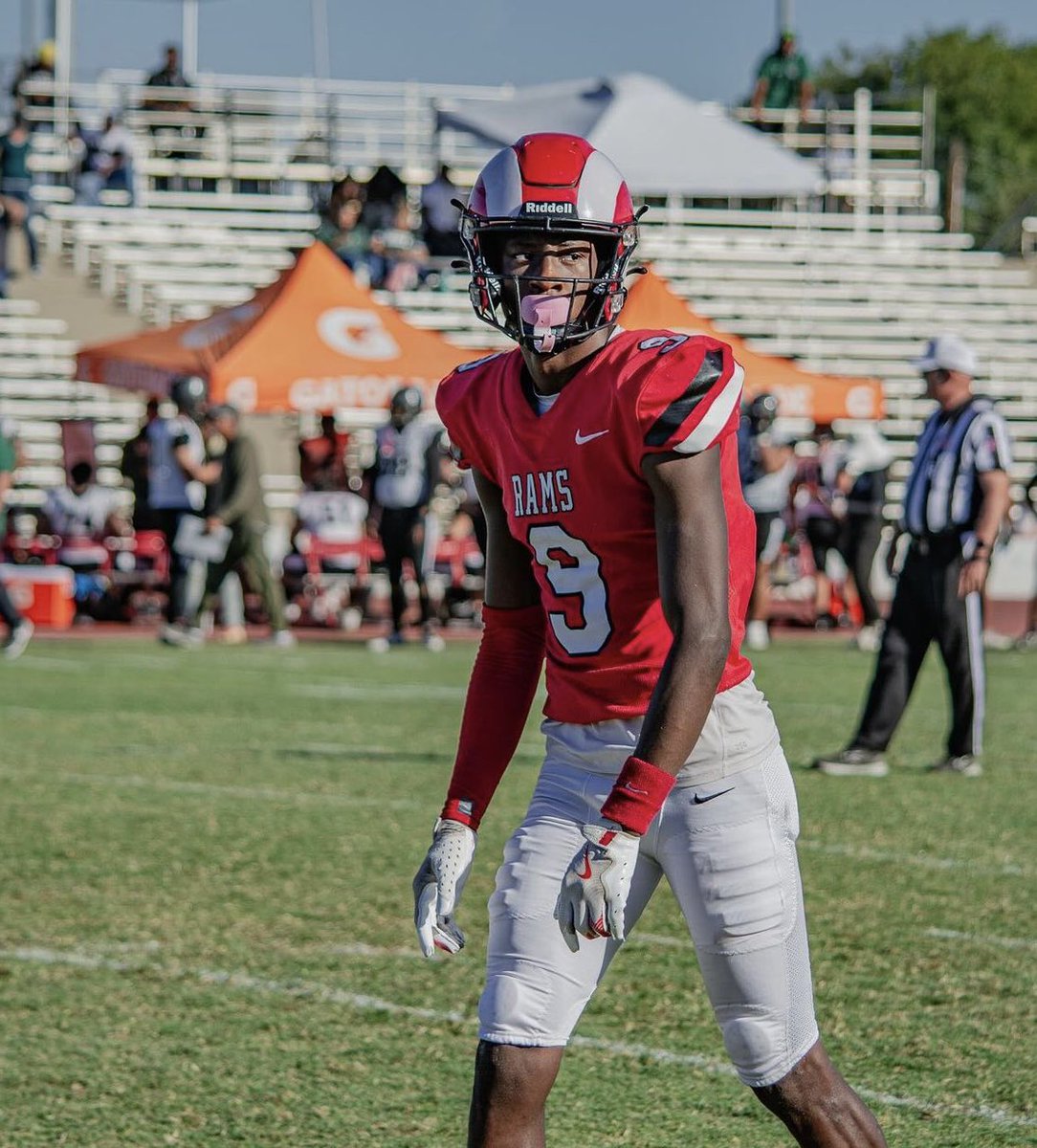 Here’s my updated highlights from games 1-6!
<a href="/JUCOFFrenzy/">JUCO Football Frenzy</a> <a href="/coachprice80/">James Price</a> <a href="/KColmon/">Keyshawn Colmon</a> <a href="/CoachZacNoble/">Coach Zac Noble</a> <a href="/goramfootball/">Fresno City Football</a> 
✅22 yards per catch
✅deep ball threat 
✅physical blocker 
🎥:  hudl.com/v/2QHz0X