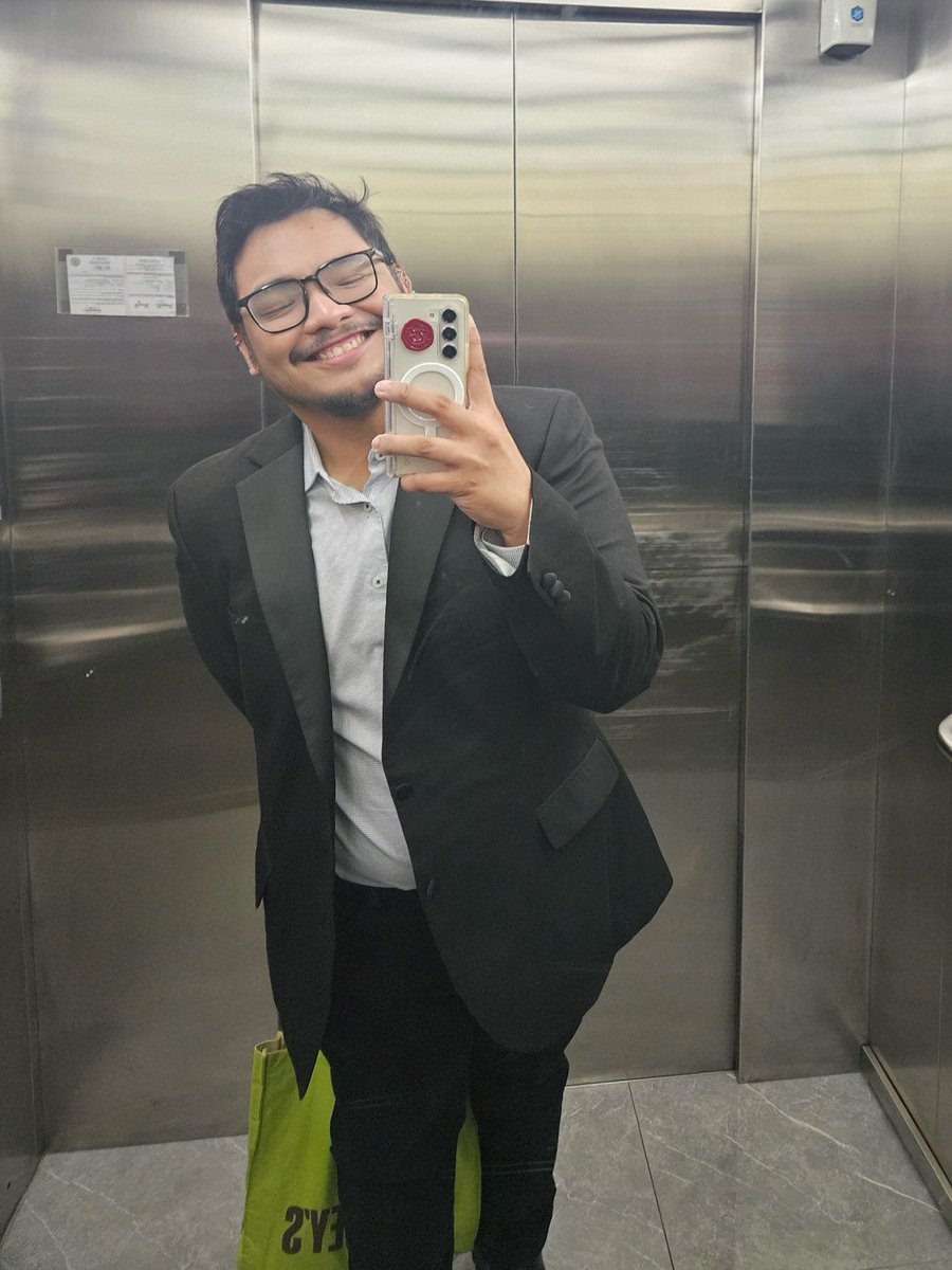 rodneyrobbin's tweet photo. [BOYFRIEND APPLICATION]

Name: Rodney
Age: 34
Occupation: Advertising/Marketing/All-around
Domicile: Cavite (laging nasa kama)
Zodiac: Taurus
Height: 5’5”
Hobby: Kain, Tulog, Alak, at gumastos
Fun fact: I can stay in bed all day. High maintenance but able to maintain myself. https://t.co/wd7PQn6UPo