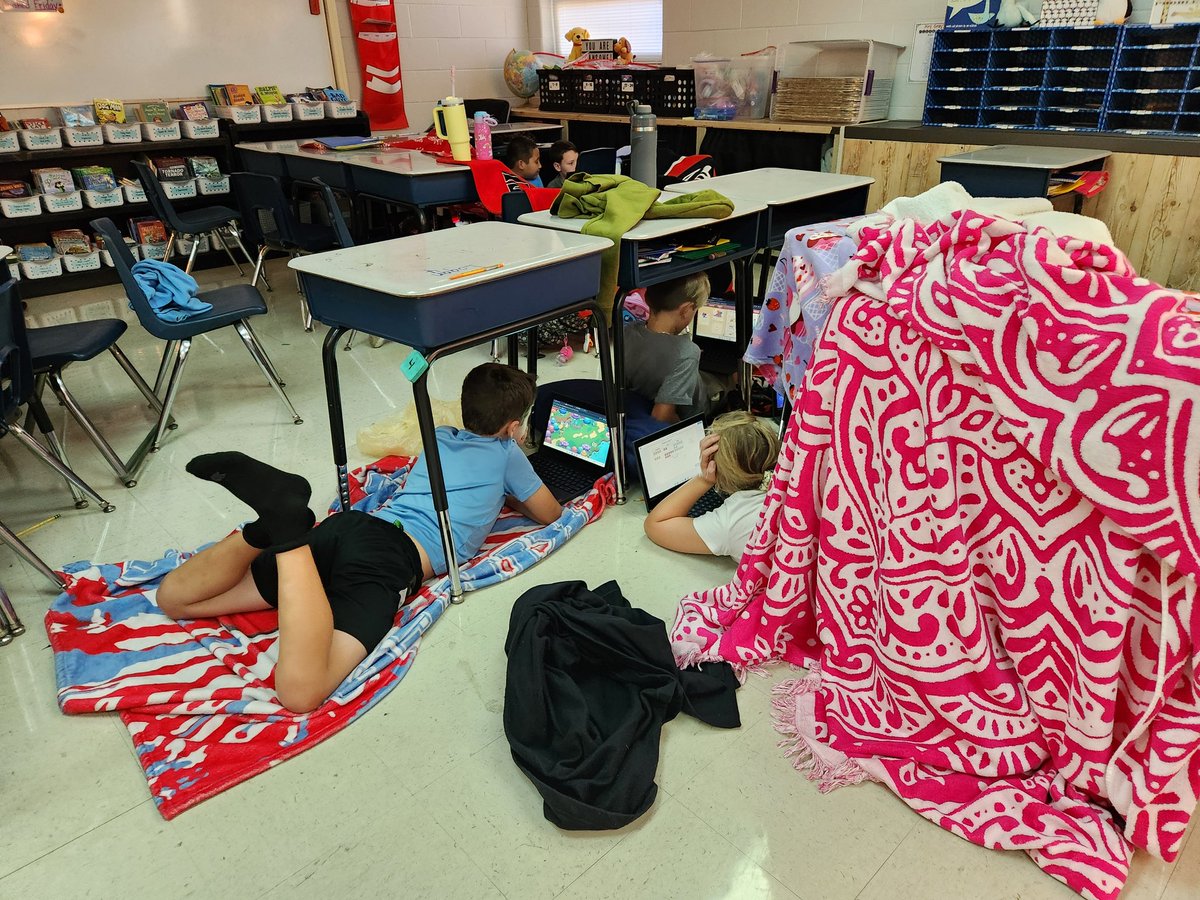 JFB3rdGray's tweet photo. Fort Day fun for reaching our Fun Run goal! https://t.co/Mvbmth7PGr