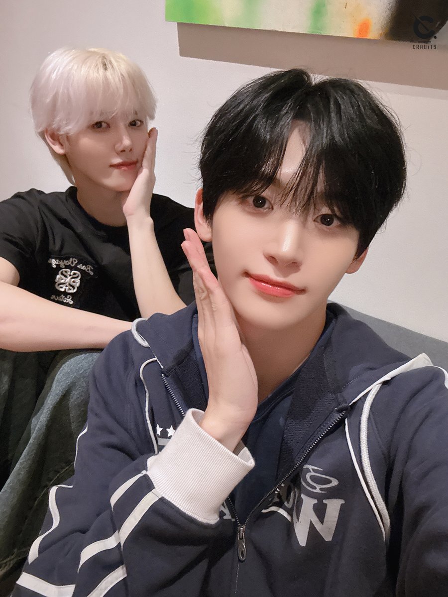 CRAVITYstarship's tweet photo. [#크래비티_모먼트] 241013
소나기즈☔
⠀
#CRAVITY #크래비티
#정모 #민희 https://t.co/2A0fFOvsuq