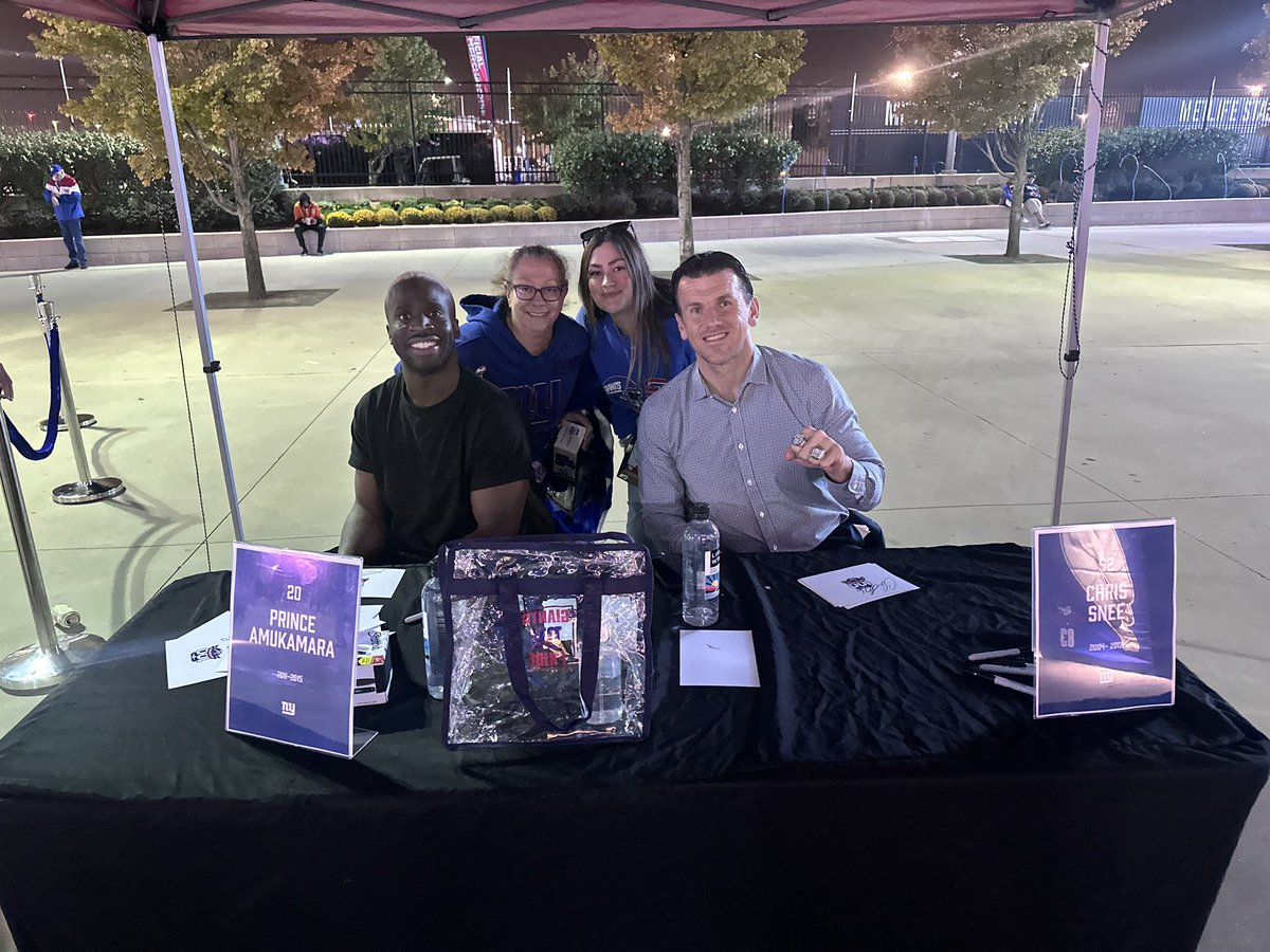 BrieDarling's tweet photo. We met  Prince Amukamara &amp; Chris Snee tonight!!!!! https://t.co/kiqnZ3VwMK