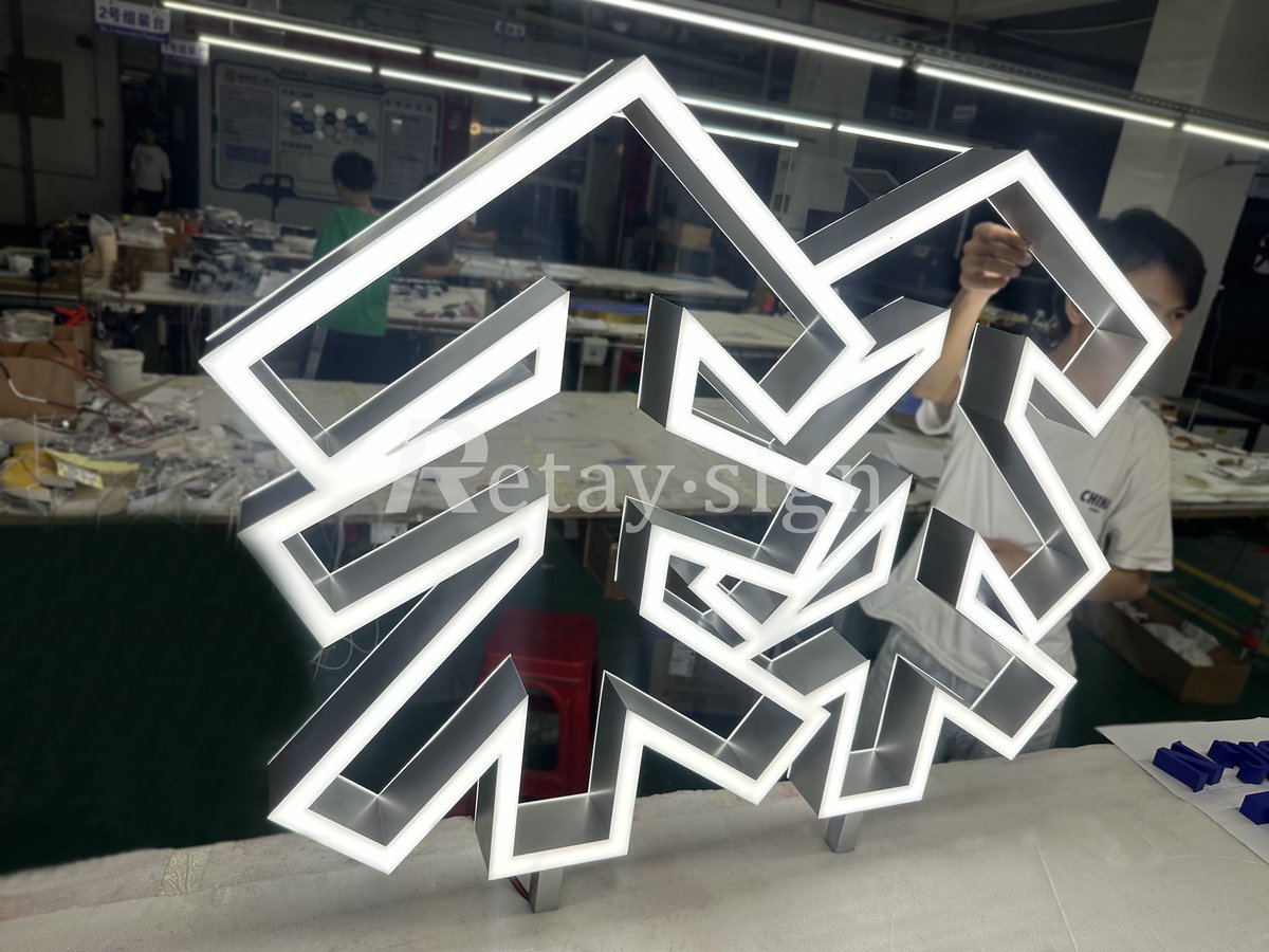 LeiTin20's tweet image. Commercial storefront bill board Free Standing Sign
#FreeStandingSign
#LightedSign
#retaysign