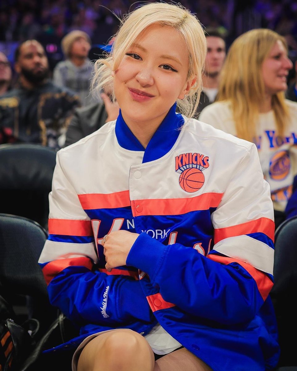 filmrosiee's tweet photo. rosé at new york knicks game 

2021                                                           2024 https://t.co/IFn2FBHHqE