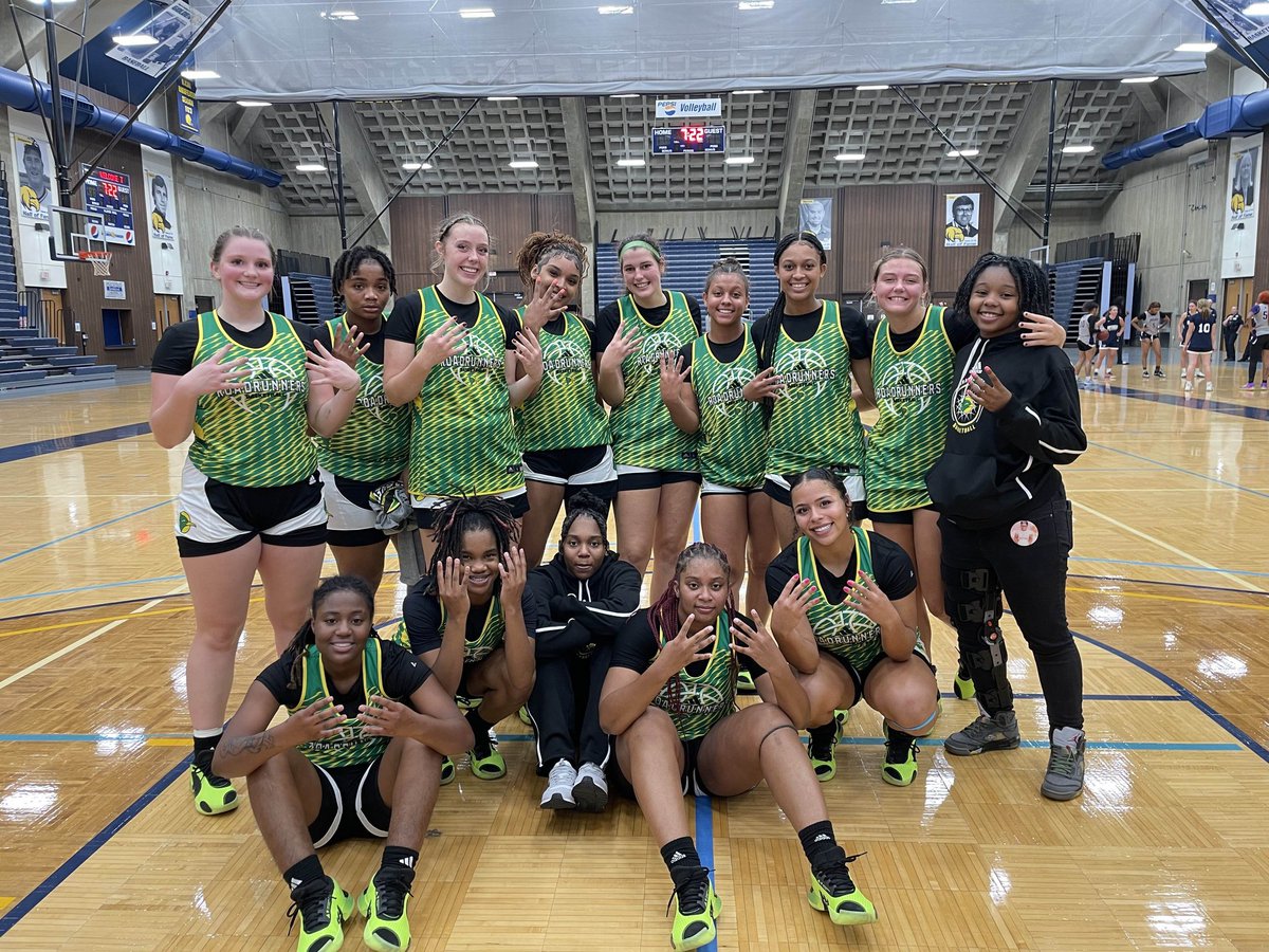 "Excellence is to do a common thing in an uncommon way: How you approach common things determines whether you own them or just rent them."

Winning doesn't matter but we went 4-0 today!
🤟🏾

💚💛🏆💍🏆💚💛
