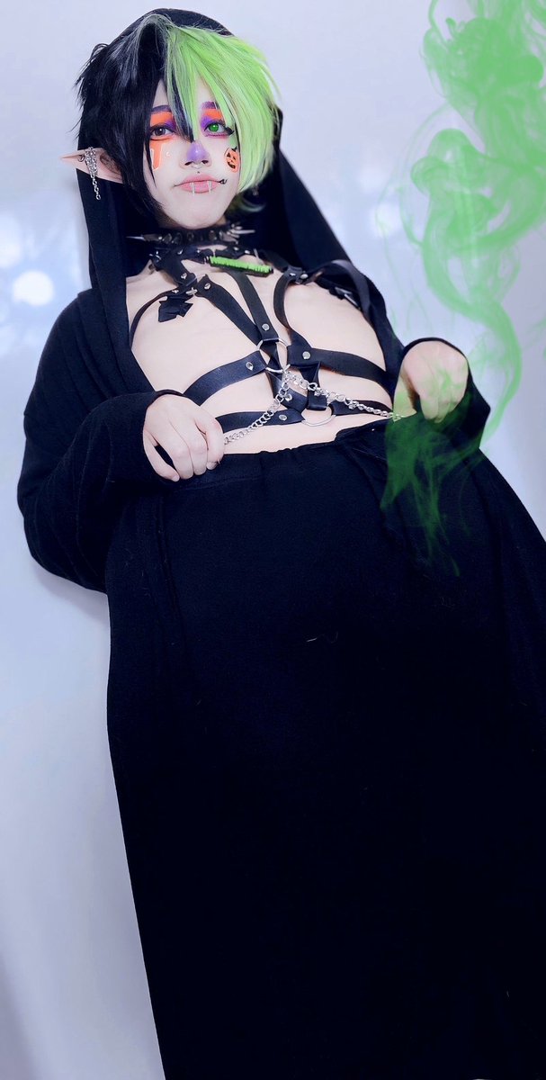 DecklynnM00's tweet photo. ๐๐ค #Decklynnmoo #Goth #Emo #pastelgoth #Emoo #Emoboy #harness #elfears #creature #Spikes #choker #anime #halloween #gothboy #eboy #harness #Halfnhalfhair #october https://t.co/IKoduOQmoR