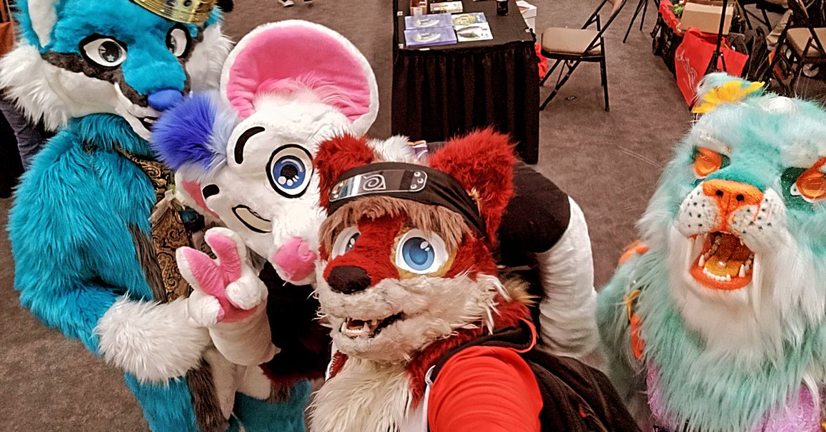 75Gallant's tweet photo. Feels like a good time at AZFC 2024
#azfc #azfc2024 #furrywolf🐺 #fursuiting https://t.co/WvmdOXlAIb