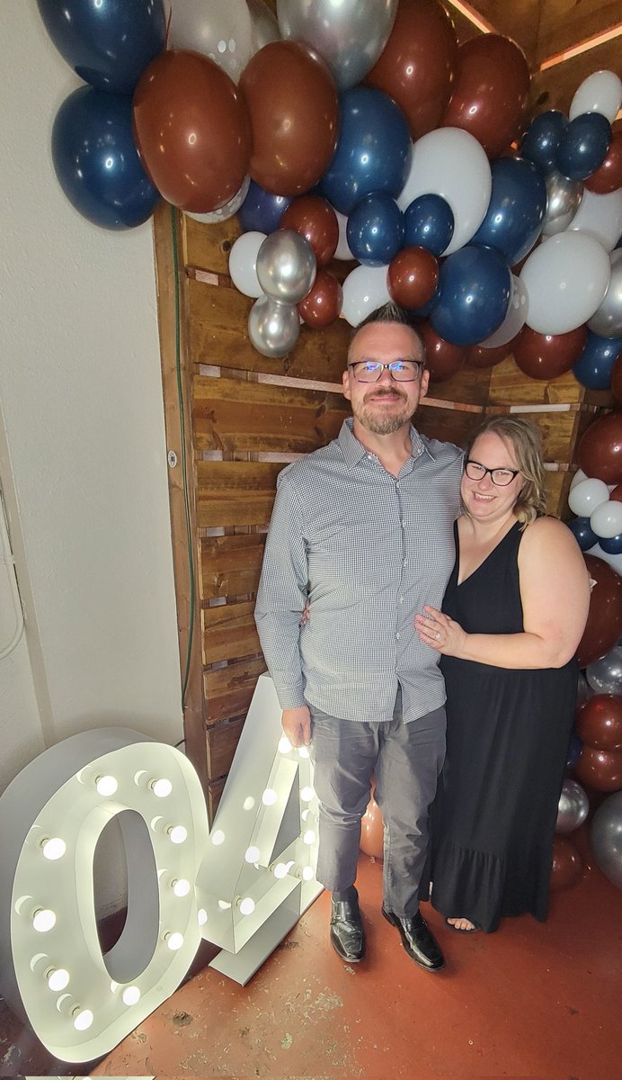 SWMOSOONER's tweet image. 20 year HS reunion went well. Ive been working hard and grinding quietly these last few months. Walking in at my Sophomore playing weight and getting so many double takes felt good #NeverGiveUp #Classof2004