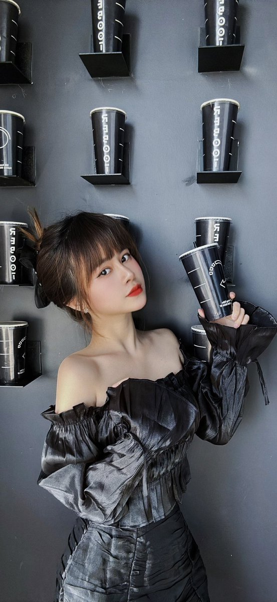 Muốn ấm áp thì tìm mùa hạ
Muốn cảm giác lạ thì về với em