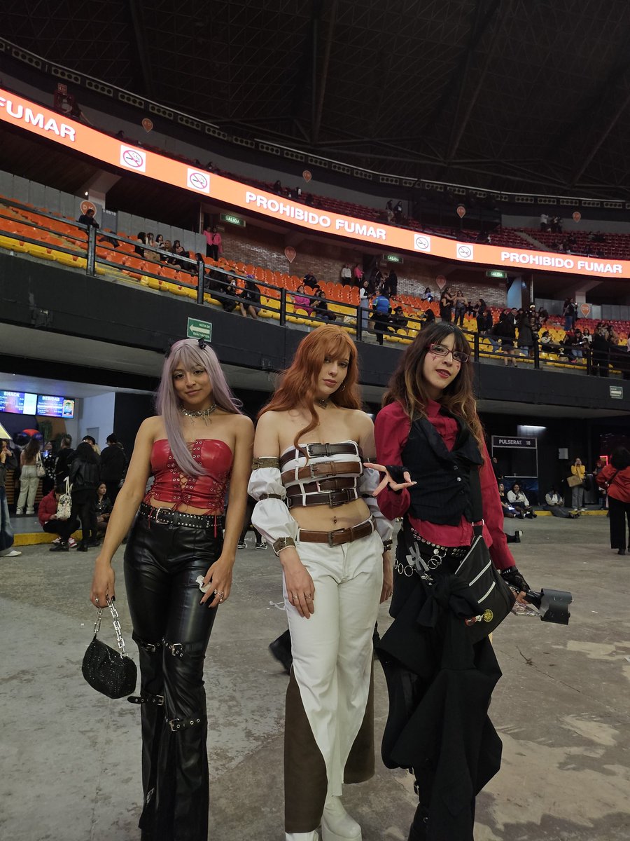 Diana93105610's tweet photo. me tope a esas guapísimas, dándolo todo con sus outfits #DPRinMexico #DPRMexico #DREAMREBORNTOUR #DREAMREBORNTOUR https://t.co/tf9lROXvY7