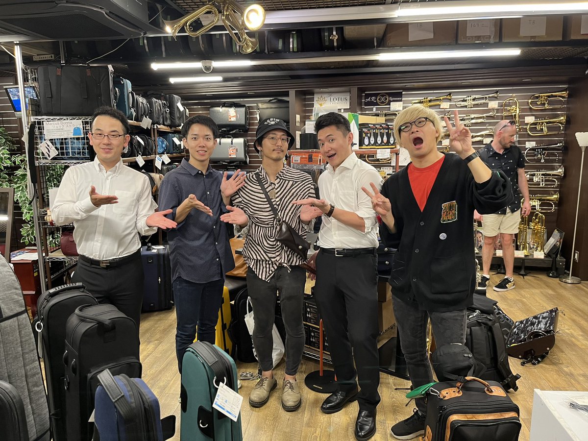 大久保管楽器 "くぼ管" 😉 JR新大久保駅、徒歩0分👣 tweet media