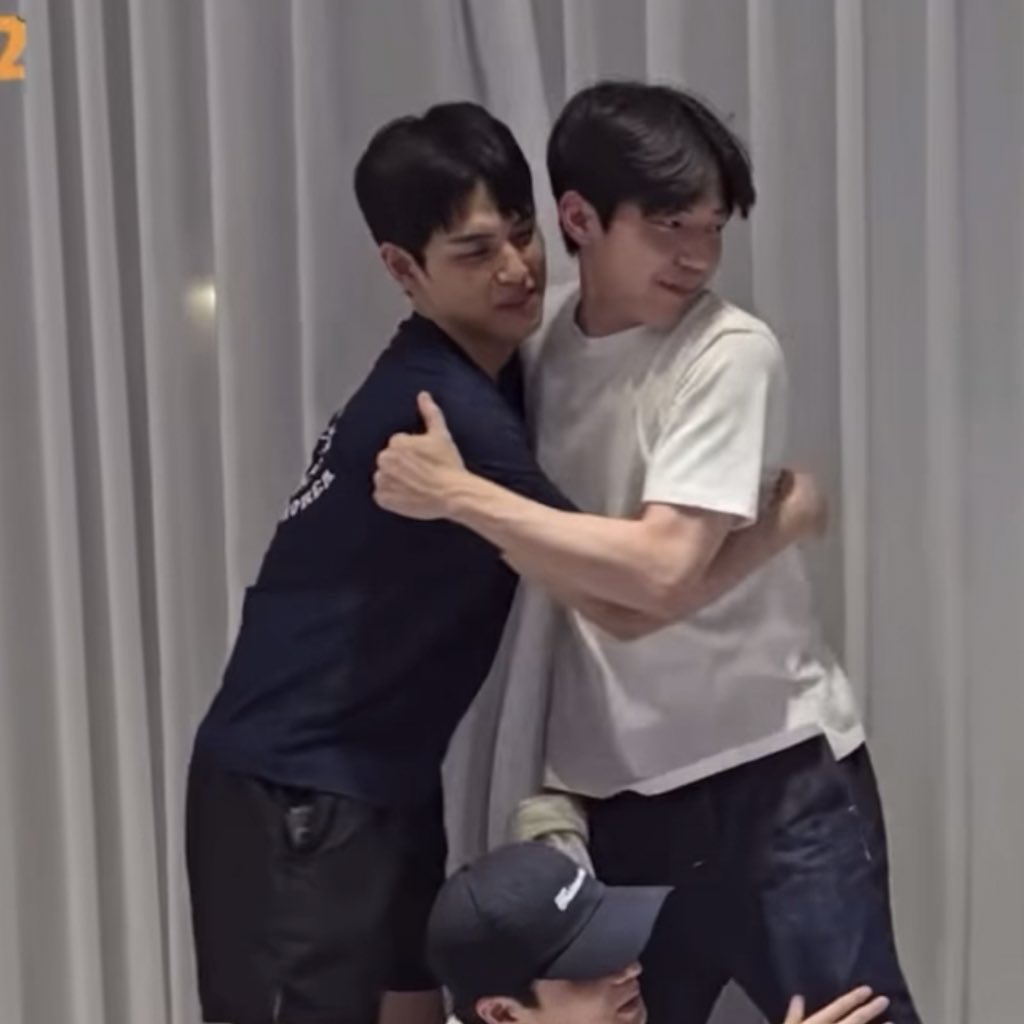 이젠 혼자가 아닌 똥개 
너무나 감격스러워
끝없는 그룹들 중에 
한 곳에 있어줘서 고마워