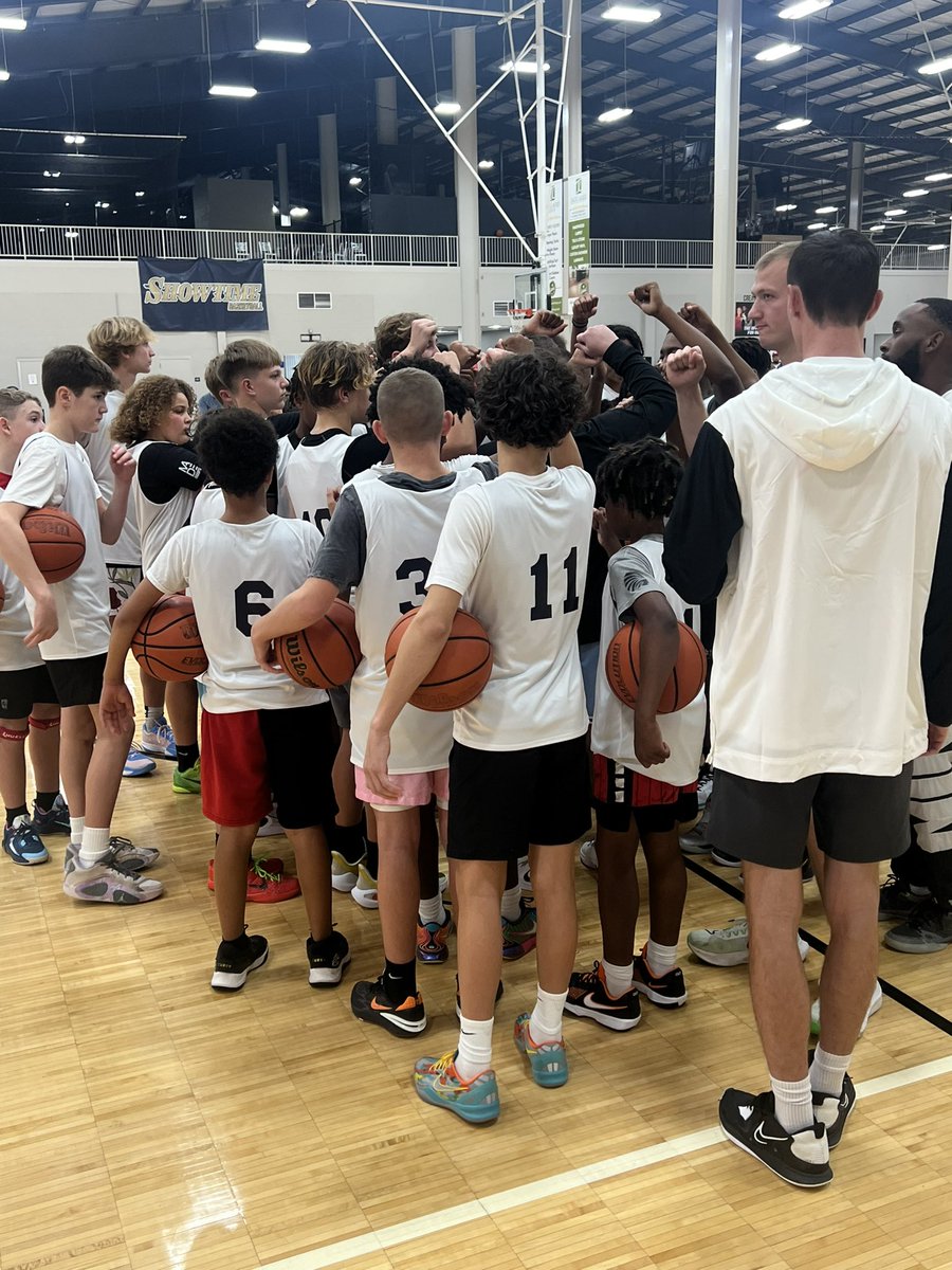 BeechGroveBasketball (@bghsbasketball) on Twitter photo Great opportunity for a few of our 8th graders meeting <a href="/DBane0625/">Desmond Bane</a> and <a href="/zach_edey/">zach</a> at tryouts for <a href="/Baneville_/">Baneville Academy</a> π€π₯π§‘ Great opportunity for a few of our 8th graders meeting <a href="/DBane0625/">Desmond Bane</a> and <a href="/zach_edey/">zach</a> at tryouts for <a href="/Baneville_/">Baneville Academy</a> π€π₯π§‘
