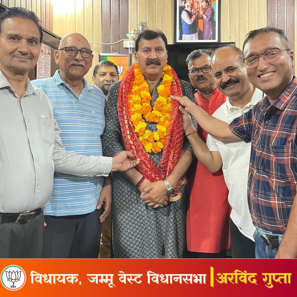 ArvindGuptaJK's tweet photo. वार्ड नंबर 32 सुंदर नगर मोहल्ला के साथियों का  स्नेह एवं प्यार के लिए हार्दिक आभार एवं धन्यवाद  🙏🙏
 
#Jammu_West 
#Sabka_Sath #Sabka_Vikas #Sabka_Vishwas https://t.co/KYA0w5ToOb