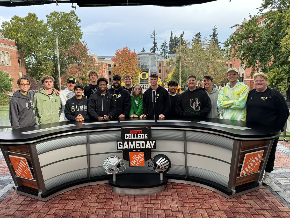 DuckSwag's tweet image. Hardest working EQ Staff in the Nation

#GoDucks #DuckSwag